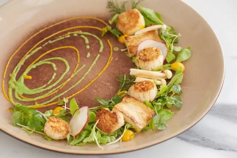 wanderlust tips thuc don moi day hap dan tai azure beach lounge 5