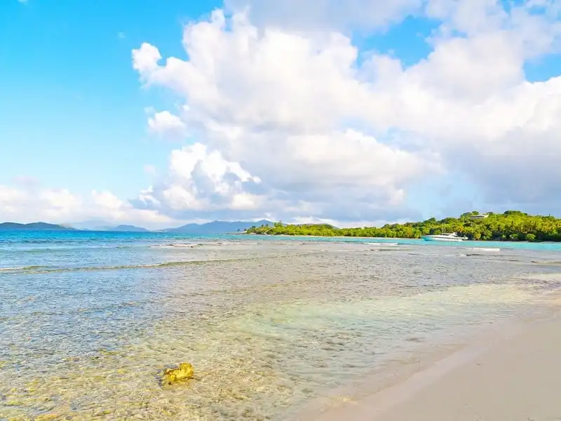 wanderlust tips top 10 bai bien co lan nuoc trong vat nhu pha le 2