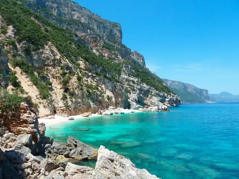 wanderlust tips top 10 bai bien co lan nuoc trong vat nhu pha le 3