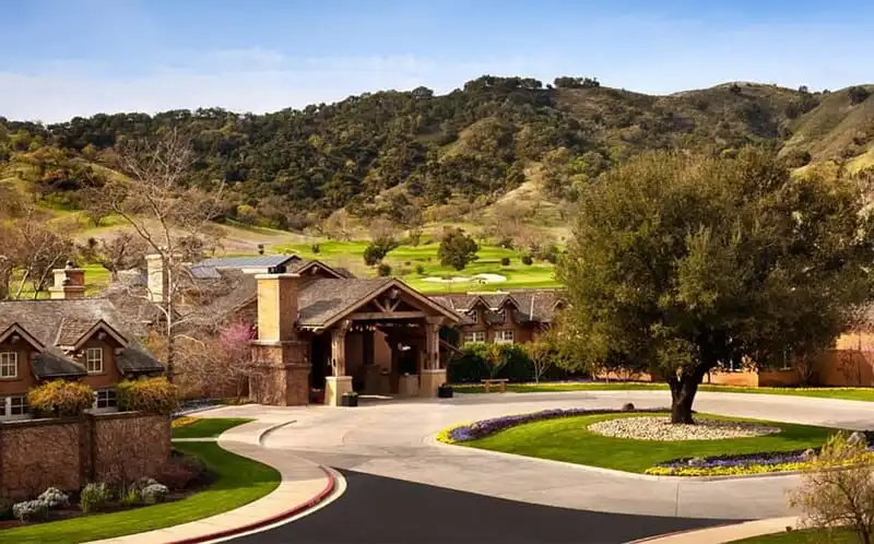 wanderlust tips top 10 khu nghi duong tot nhat hanh tinh nam 2017 12