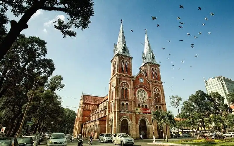 TP HCM tạm ngừng tham quan nhà thờ Đức Bà để trùng tu 7 wanderlust tips tp hcm tam ngung tham quan nha tho duc ba de trung tu 2