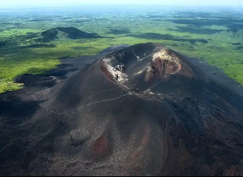 wanderlust tips truot van tren suon nui lua trai nghiem khong bo lo o nicaragua 11