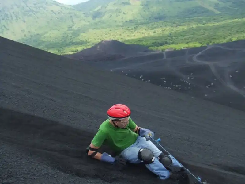 wanderlust tips truot van tren suon nui lua trai nghiem khong bo lo o nicaragua 2