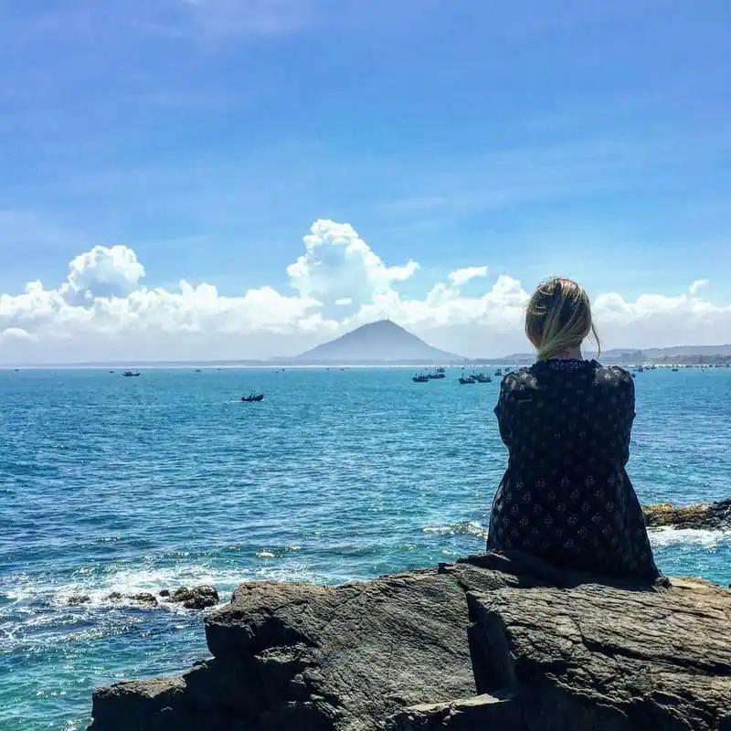 Vi vu Phú Yên nhớ đừng bỏ qua hòn Chùa 13 wanderlust tips vi vu phu yen nho dung bo qua hon chua 1