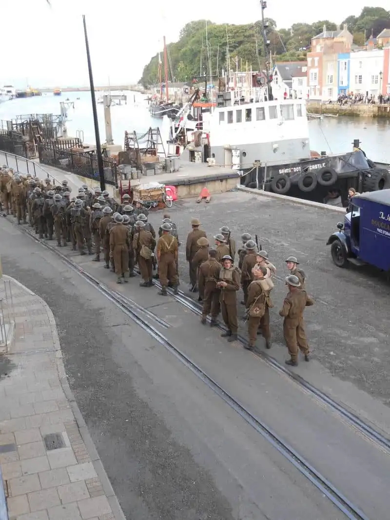 Những bối cảnh thực trong bom tấn chiến tranh "Dunkirk" 8 wanderlust tips dia diem quay phim cuoc di tan Dunkirk3