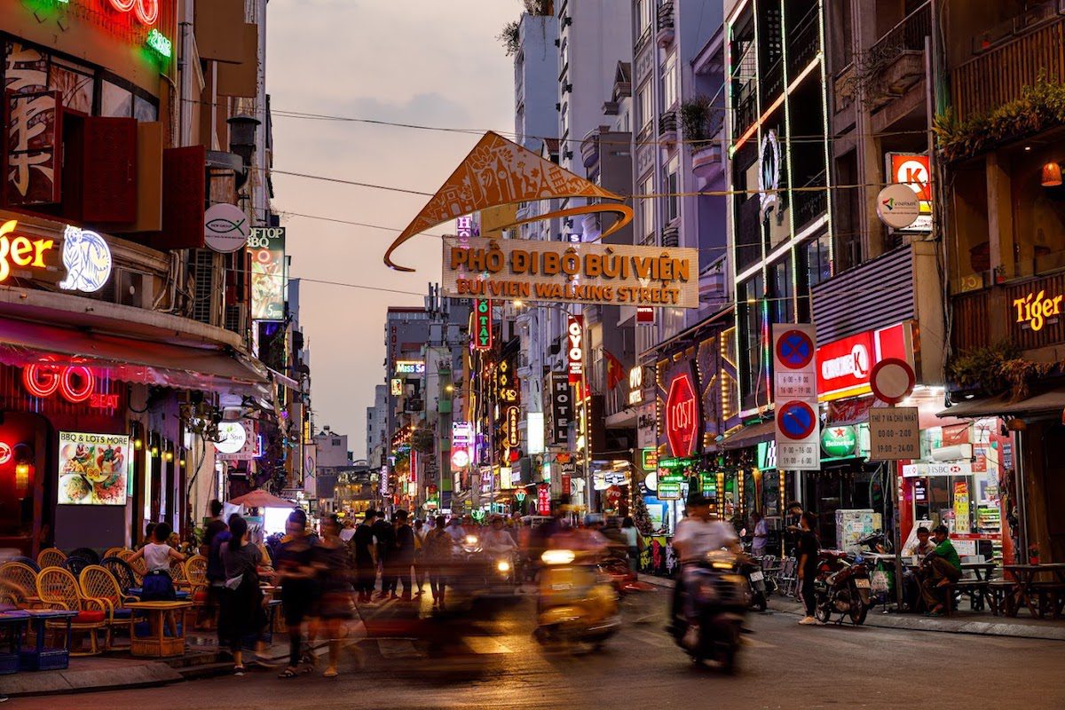 Phố đi bộ Bùi Viện: Từ con phố “Tây” đến điểm hẹn văn hóa quốc tế