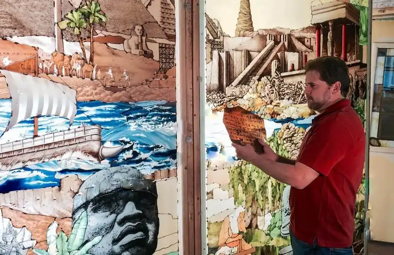 12 năm và 60.000 mảnh thủy tinh để tái tạo quá trình tiến hóa nhân loại 8 wanderlust tips 12 nam va 60 000 manh thuy tinh de tai tao qua trinh tien hoa nhan loai 7