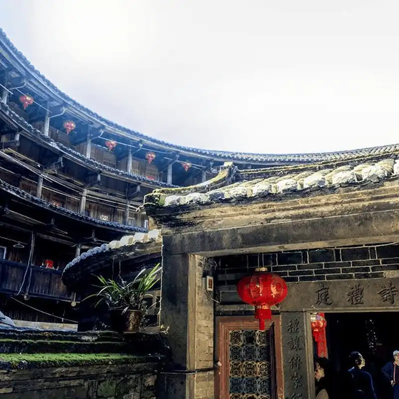 wanderlust tips ben trong nhung tho lau bat kha xam pham o trung quoc 6