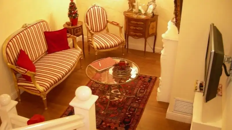 wanderlust tips can canh khach san nho nhat gioi chi du cho cho 2 thuong de 1