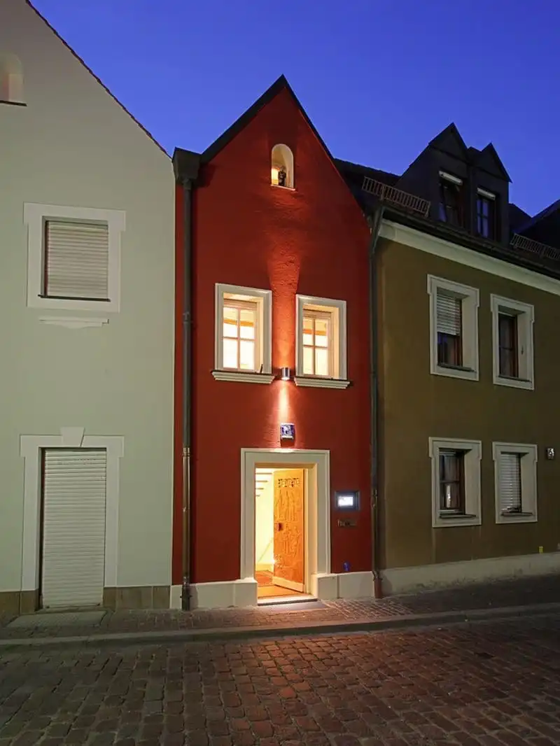 wanderlust tips can canh khach san nho nhat gioi chi du cho cho 2 thuong de 6