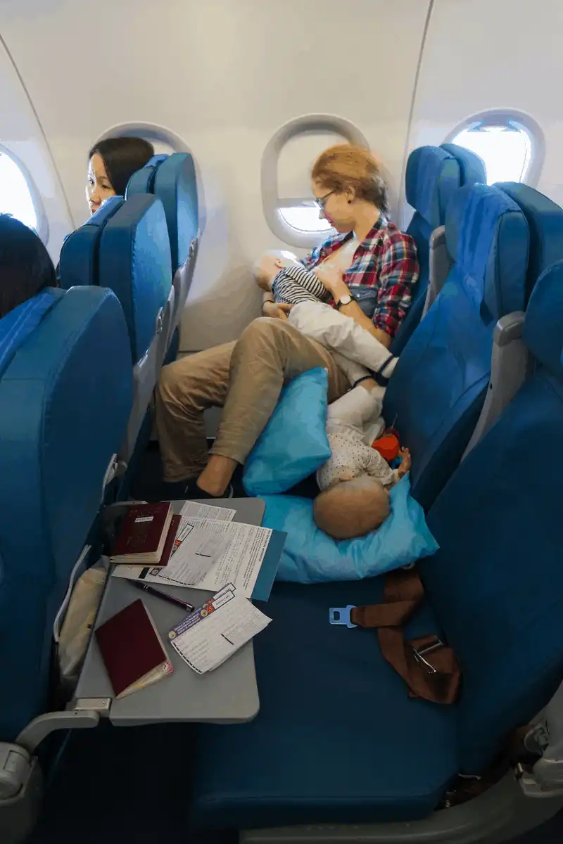 wanderlust tips chuyen du lich chau cua cap sinh doi 4 thang tuoi 13