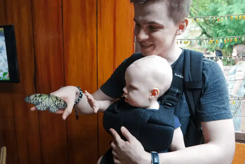 wanderlust tips chuyen du lich chau cua cap sinh doi 4 thang tuoi 15