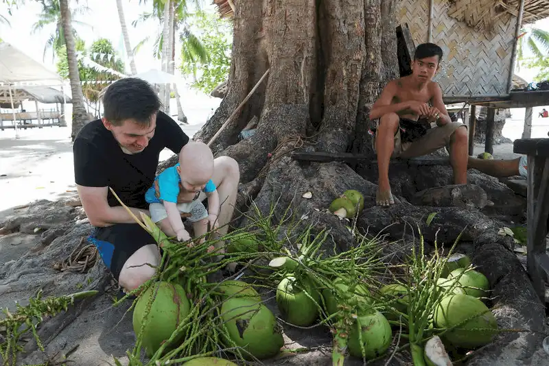 wanderlust tips chuyen du lich chau cua cap sinh doi 4 thang tuoi 19