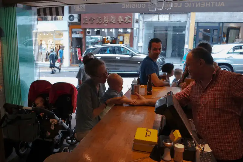 wanderlust tips chuyen du lich chau cua cap sinh doi 4 thang tuoi 22