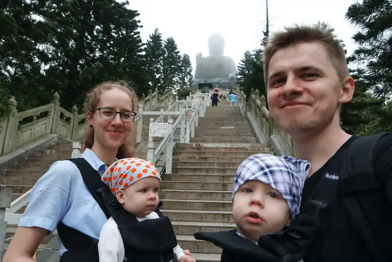 wanderlust tips chuyen du lich chau cua cap sinh doi 4 thang tuoi 26