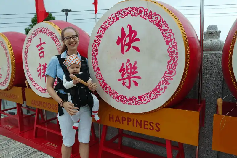 wanderlust tips chuyen du lich chau cua cap sinh doi 4 thang tuoi 27