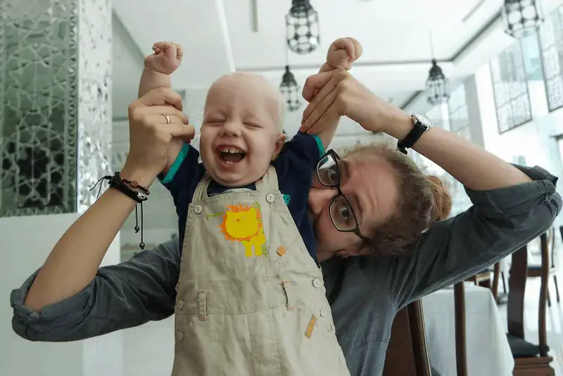 wanderlust tips chuyen du lich chau cua cap sinh doi 4 thang tuoi 30