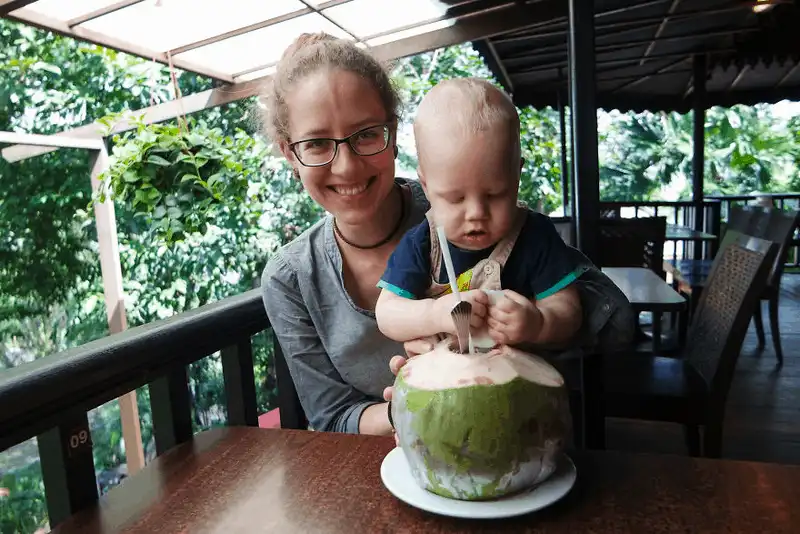 wanderlust tips chuyen du lich chau cua cap sinh doi 4 thang tuoi 31