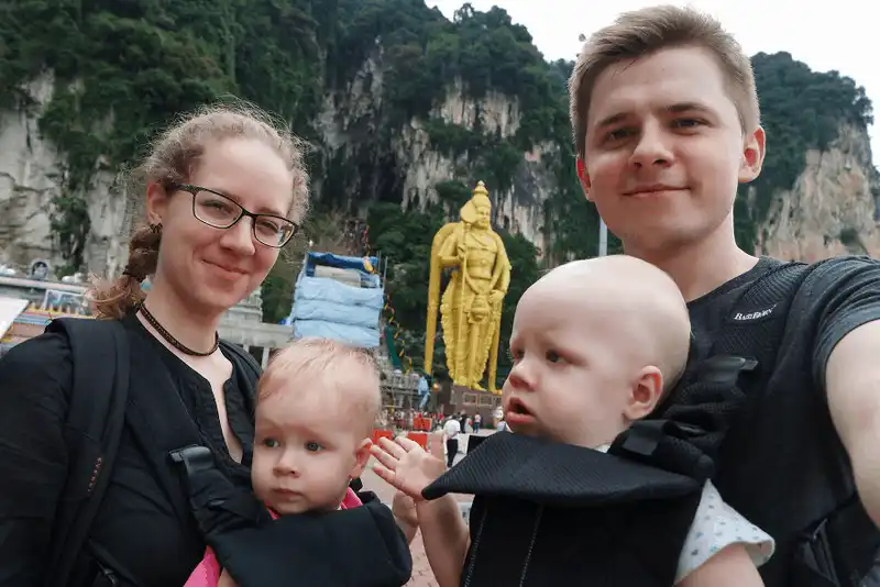 wanderlust tips chuyen du lich chau cua cap sinh doi 4 thang tuoi 35