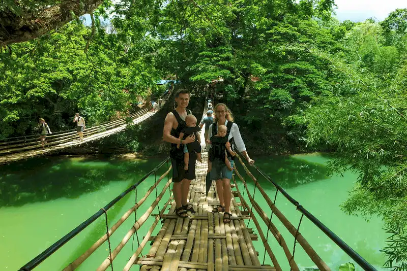 wanderlust tips chuyen du lich chau cua cap sinh doi 4 thang tuoi 5