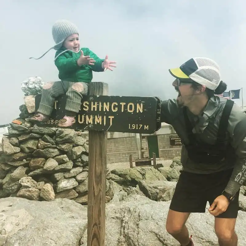 Đôi vợ chồng cõng con gái 15 tháng tuổi trekking 3.540km đường núi 10 wanderlust tips doi vo chong cong tren lung con gai 15 thang tuoi leo chang duong nui dai 3540km 5