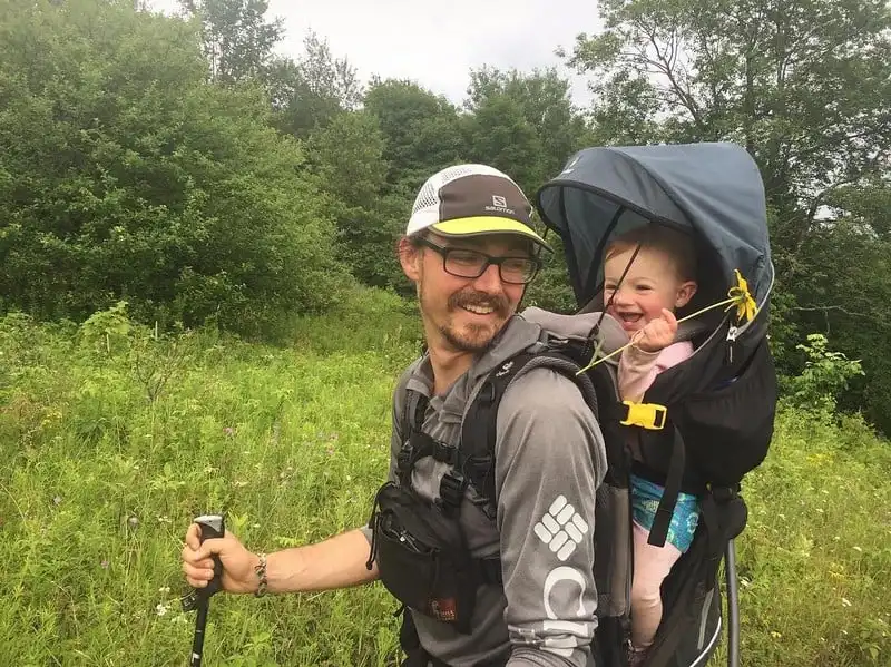 Đôi vợ chồng cõng con gái 15 tháng tuổi trekking 3.540km đường núi 7 wanderlust tips doi vo chong cong tren lung con gai 15 thang tuoi leo chang duong nui dai 3540km 8