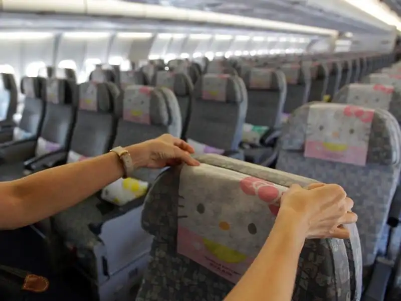 wanderlust tips ghe tham may bay hello kitty de thuong nhat hanh tinh 7