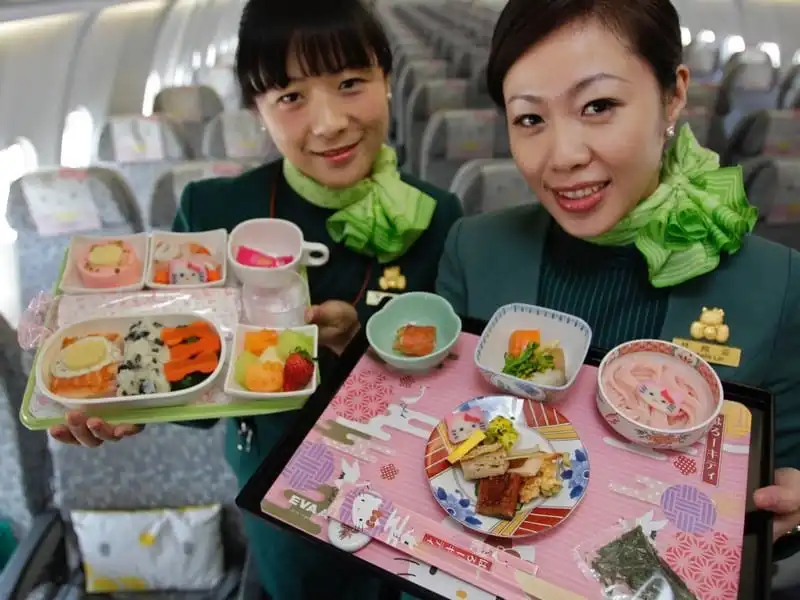 wanderlust tips ghe tham may bay hello kitty de thuong nhat hanh tinh 8