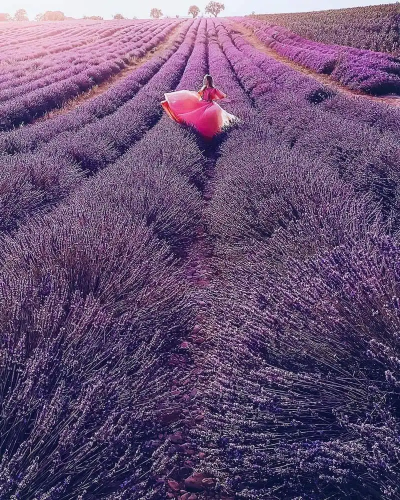 wanderlust tips gioi dep long lanh trong bo anh du lich ket hop thoi trang 8