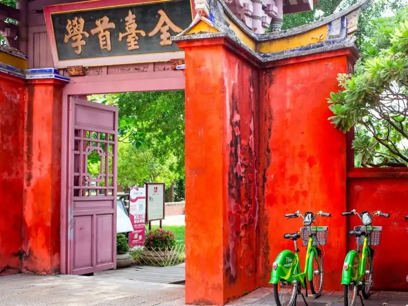 wanderlust tips ha noi lot top nhung diem den hap dan nhat voi du khach theo airbnb 9