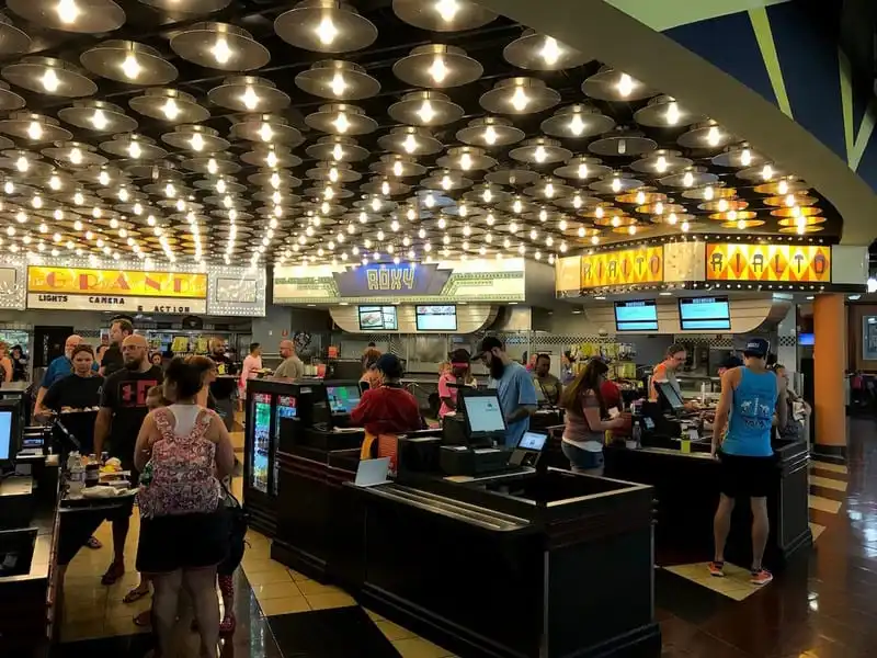 wanderlust tips kham pha nhung dieu thu vi ben trong khach san disney 16