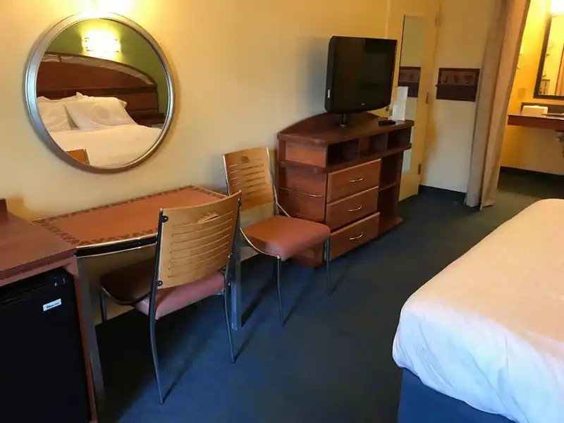 wanderlust tips kham pha nhung dieu thu vi ben trong khach san disney 9