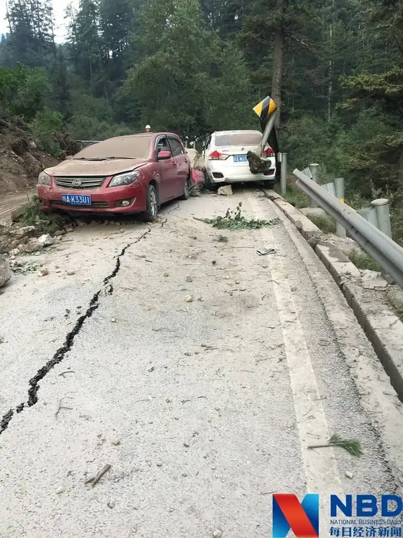 wanderlust tips thien duong ha gioi cuu trai cau tan hoang sau vu dong dat 7 do richter 11