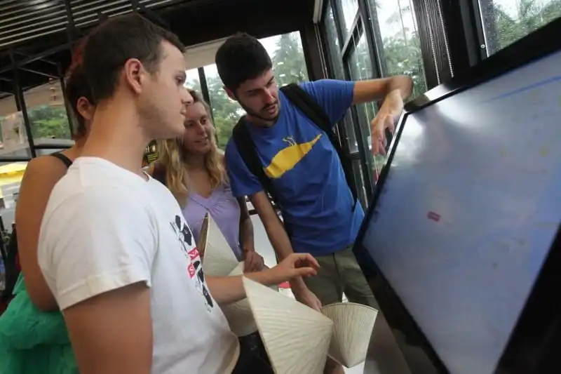 wanderlust tips tp hcm dua vao hoat dong 2 tram thong tin ho tro du khach 5