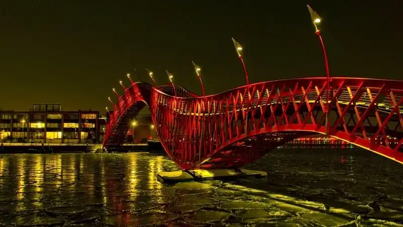 wanderlust tips ve dep huyen ao cua 20 cay cau doc dao tren khap gioi 11