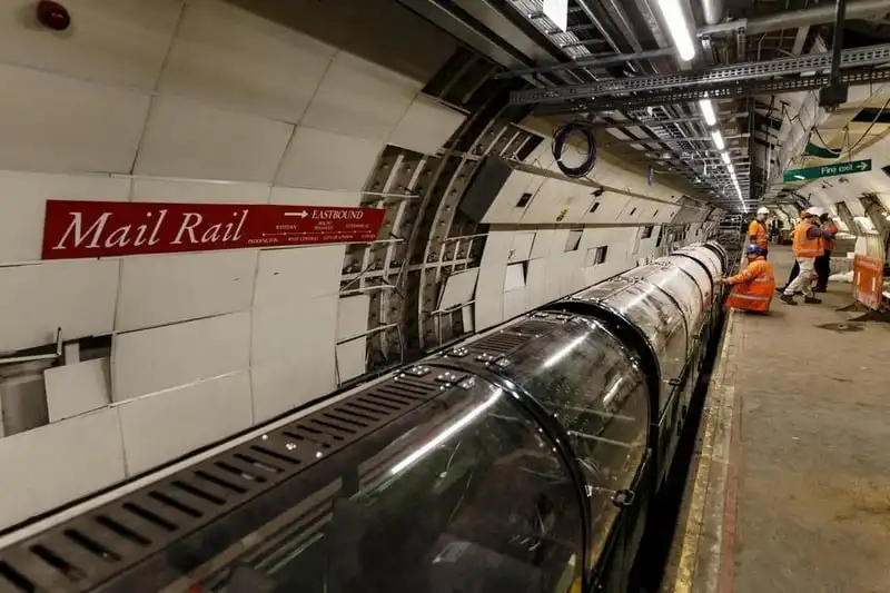 wanderlust tips duong ham chuyen thu bi mat o london1