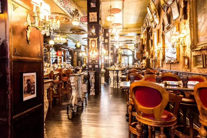 wanderlust tips quan ruou oscar wilde quyen ru voi quay bar dai nhat thanh pho tai New York1