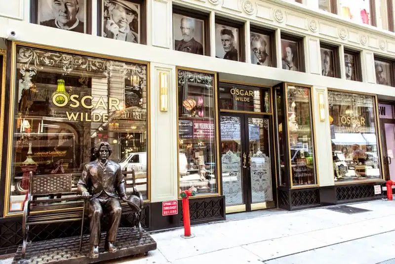 wanderlust tips quan ruou oscar wilde quyen ru voi quay bar dai nhat thanh pho tai New York3