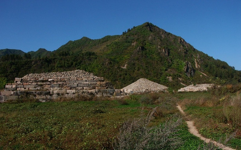 wanderlust tips phat hien lang mo co nguyen ven sau 1 000 nam o trieu tien 0