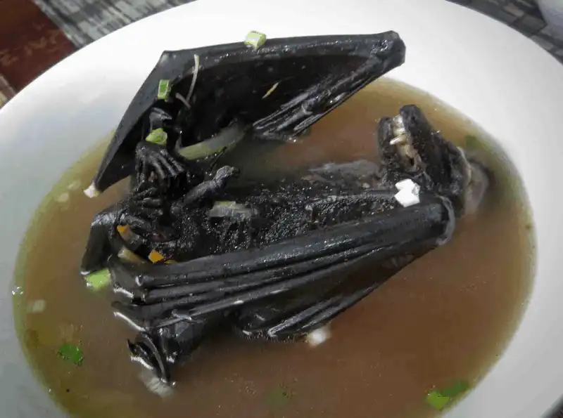 wanderlust tips 10 mon dac san noi tieng chau thach thuc long can dam cua thuc khach 6