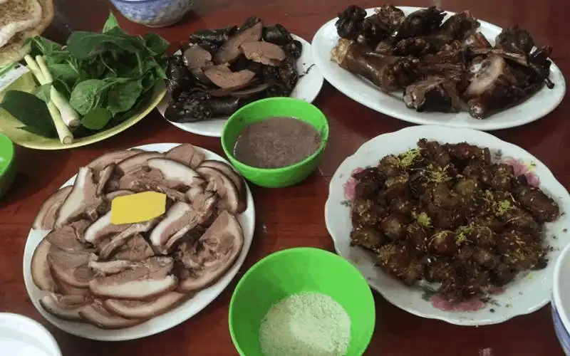 wanderlust tips 4 mon quen thuoc cua nguoi viet khien khach tay khoc thet 1