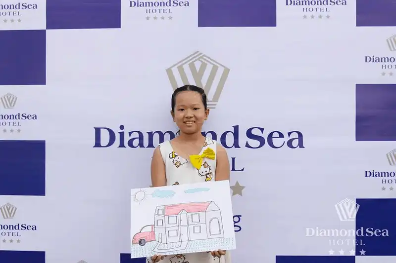 Các em nhỏ hào hứng tham gia cuộc thi vẽ tranh tại khách sạn Diamond Sea 13 wanderlust tips cac em nho hao hung tham gia cuoc thi ve tranh tai khach san diamond sea 19