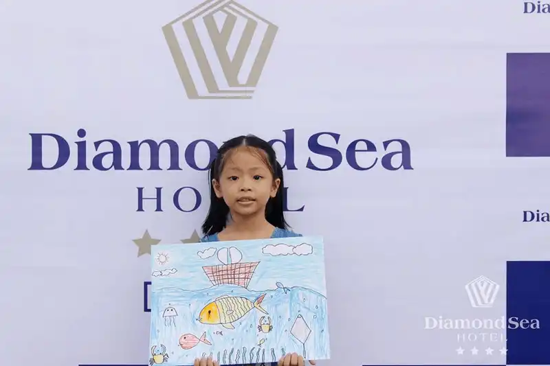 Các em nhỏ hào hứng tham gia cuộc thi vẽ tranh tại khách sạn Diamond Sea 11 wanderlust tips cac em nho hao hung tham gia cuoc thi ve tranh tai khach san diamond sea 21