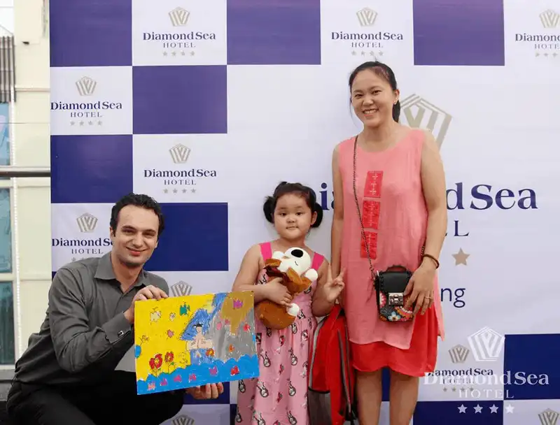 Các em nhỏ hào hứng tham gia cuộc thi vẽ tranh tại khách sạn Diamond Sea 9 wanderlust tips cac em nho hao hung tham gia cuoc thi ve tranh tai khach san diamond sea 22