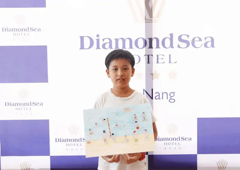Các em nhỏ hào hứng tham gia cuộc thi vẽ tranh tại khách sạn Diamond Sea 10 wanderlust tips cac em nho hao hung tham gia cuoc thi ve tranh tai khach san diamond sea 23