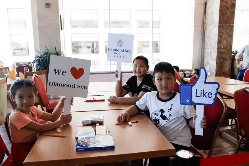 Các em nhỏ hào hứng tham gia cuộc thi vẽ tranh tại khách sạn Diamond Sea 24 wanderlust tips cac em nho hao hung tham gia cuoc thi ve tranh tai khach san diamond sea 4