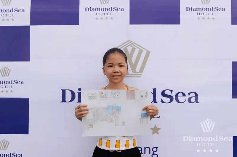 Các em nhỏ hào hứng tham gia cuộc thi vẽ tranh tại khách sạn Diamond Sea 23 wanderlust tips cac em nho hao hung tham gia cuoc thi ve tranh tai khach san diamond sea 5