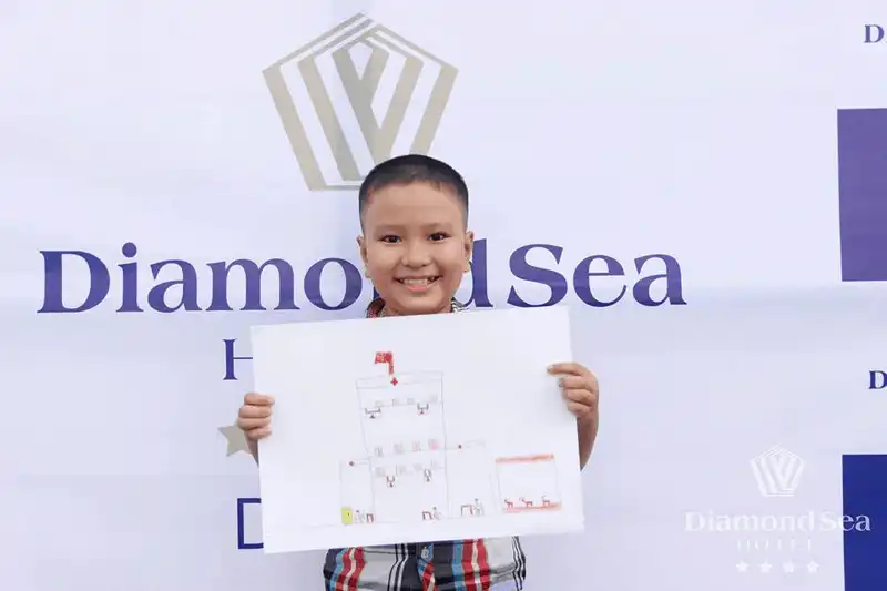 Các em nhỏ hào hứng tham gia cuộc thi vẽ tranh tại khách sạn Diamond Sea 22 wanderlust tips cac em nho hao hung tham gia cuoc thi ve tranh tai khach san diamond sea 6