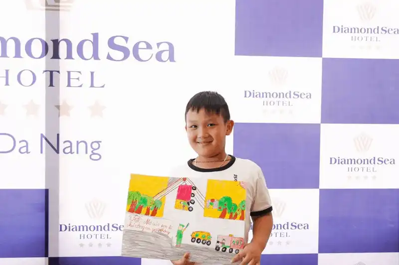 Các em nhỏ hào hứng tham gia cuộc thi vẽ tranh tại khách sạn Diamond Sea 21 wanderlust tips cac em nho hao hung tham gia cuoc thi ve tranh tai khach san diamond sea 7