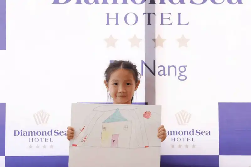 Các em nhỏ hào hứng tham gia cuộc thi vẽ tranh tại khách sạn Diamond Sea 20 wanderlust tips cac em nho hao hung tham gia cuoc thi ve tranh tai khach san diamond sea 8